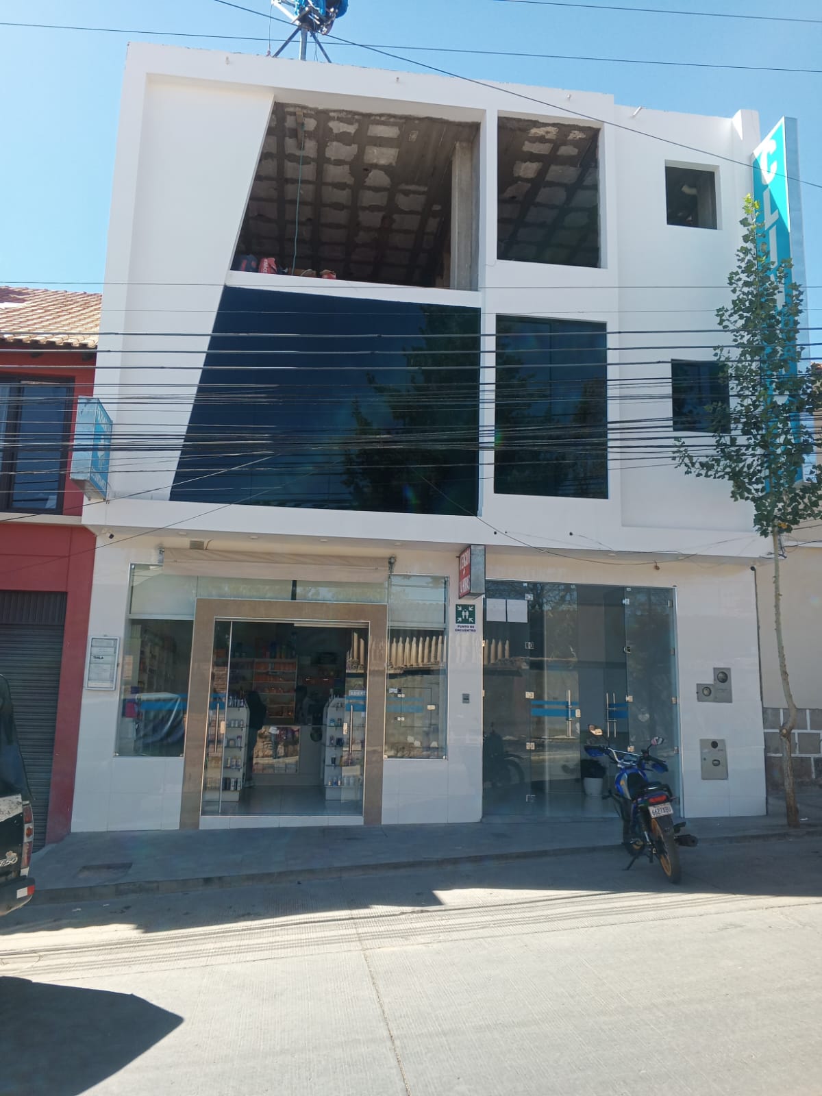 Fachada Clínica Camino Real